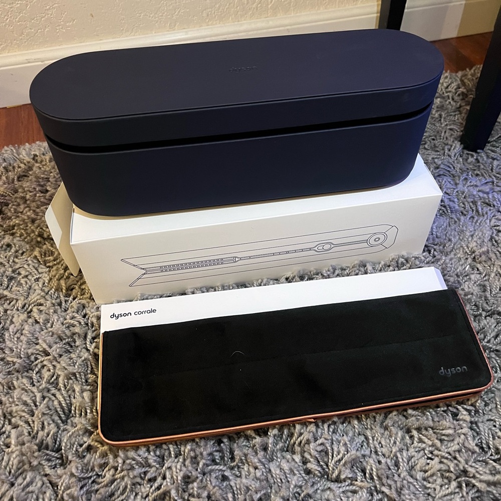 Dyson corrale case and travel bag